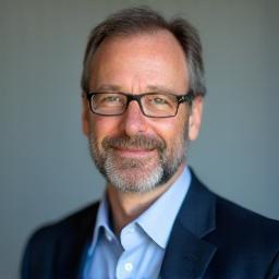 Portret van Jeroen Smits, CEO Canalys Hotel Solutions
